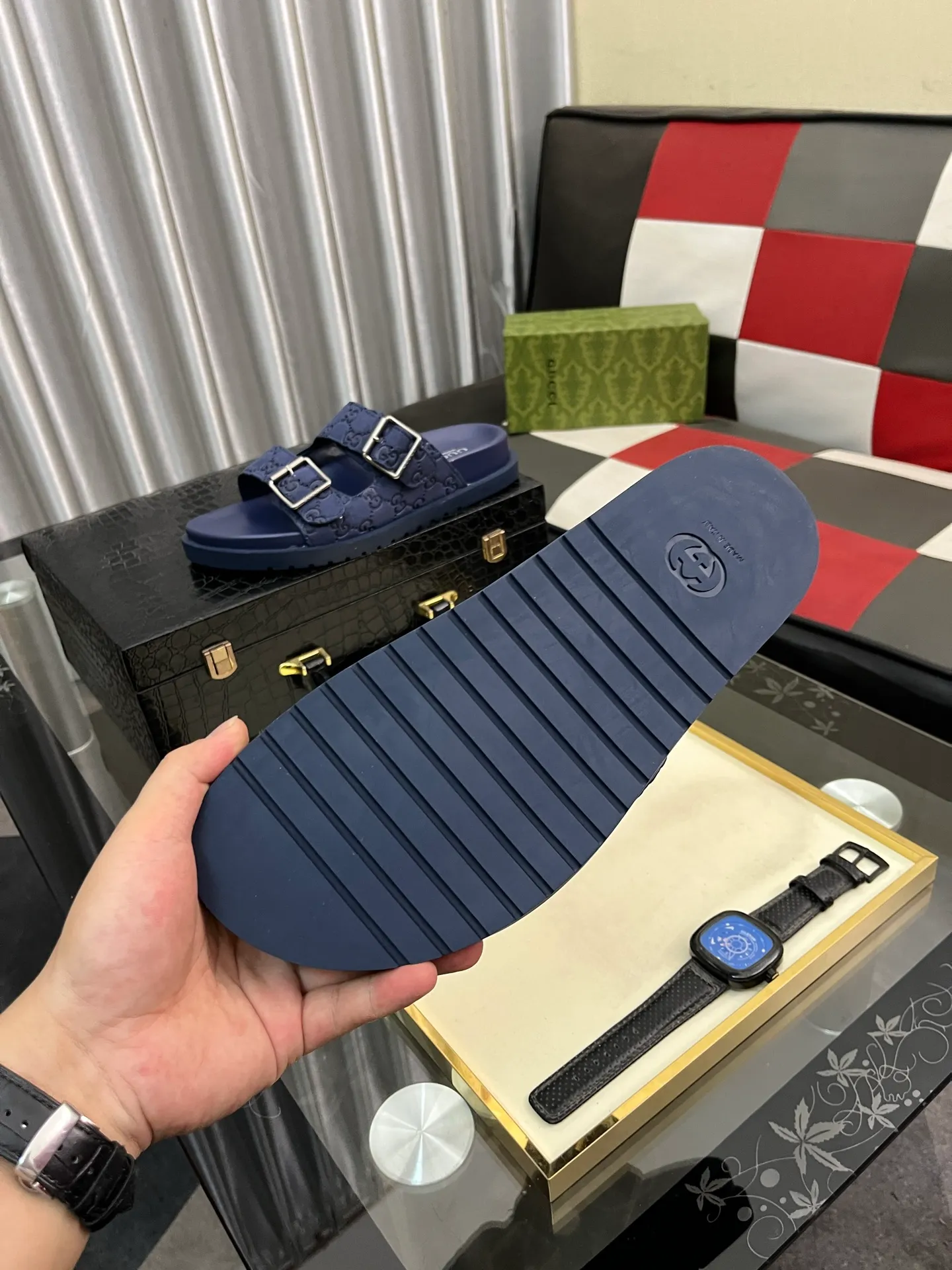 Men's shoes 💰340⌚️⌚️ (gucci-Gucci) New men's slippers, high-end boutique, made of cowhide, with exquisite embossed logo decoration on the upper, fine workmanship, super soft soles, casual, loose and comfortable, a must-have in summer! \nsize：38-44